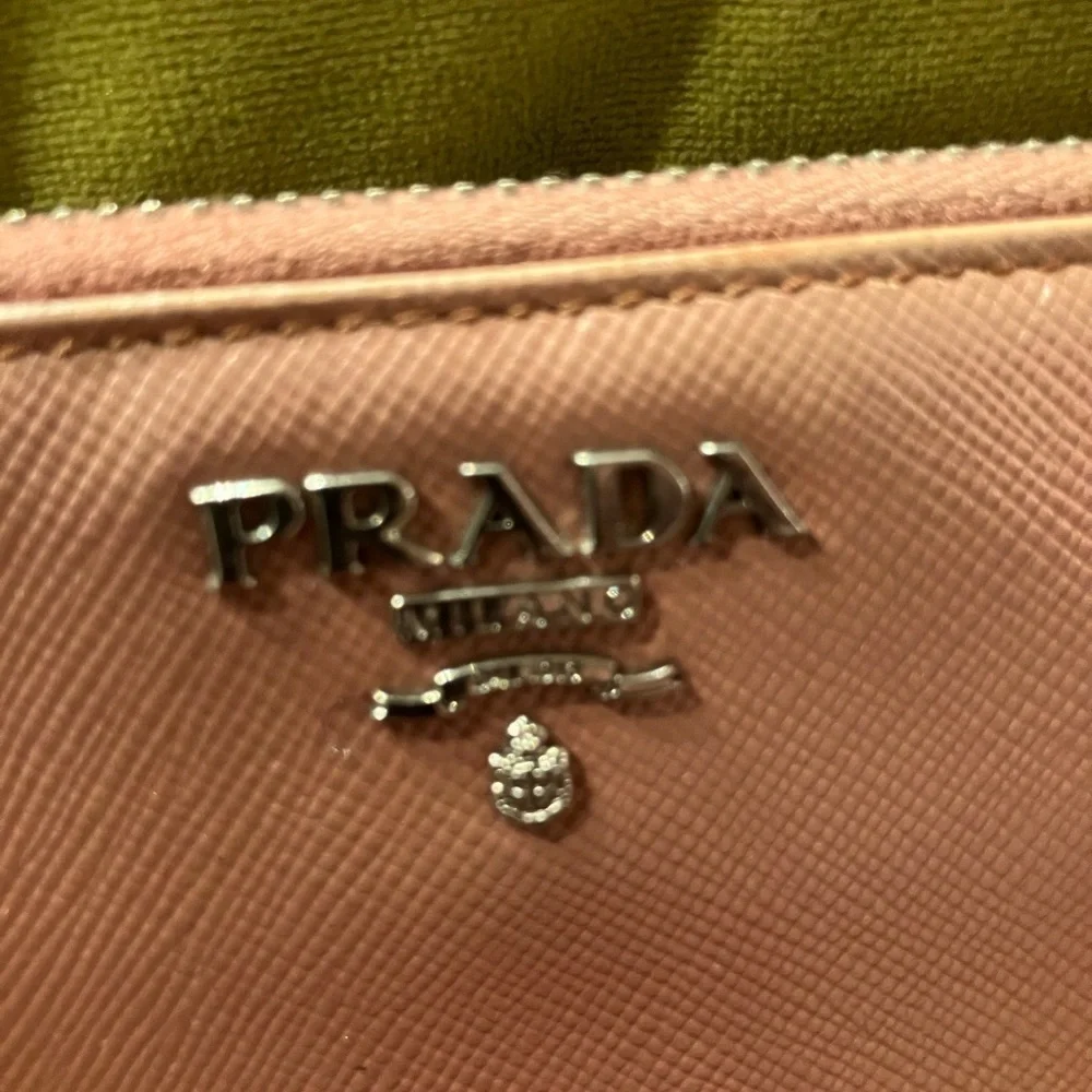 Prada Wallet - Picture 4 of 8